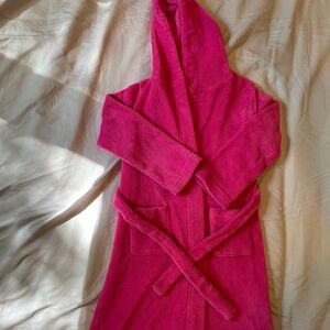 Good condition lands end pink robe.  Girls 6